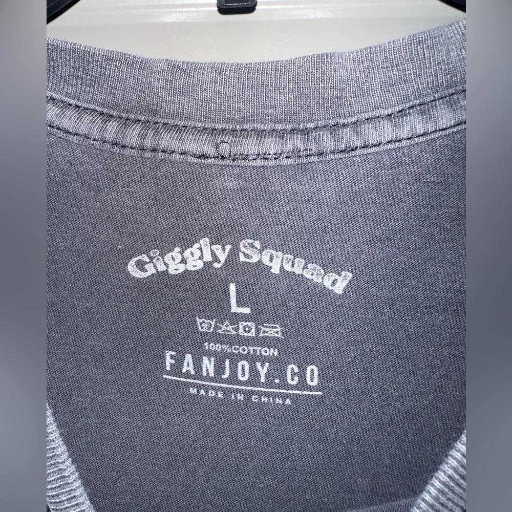 Giggly Squad “I Hate Men World Tour” Gray T-Shirt - Picture 4 of 4